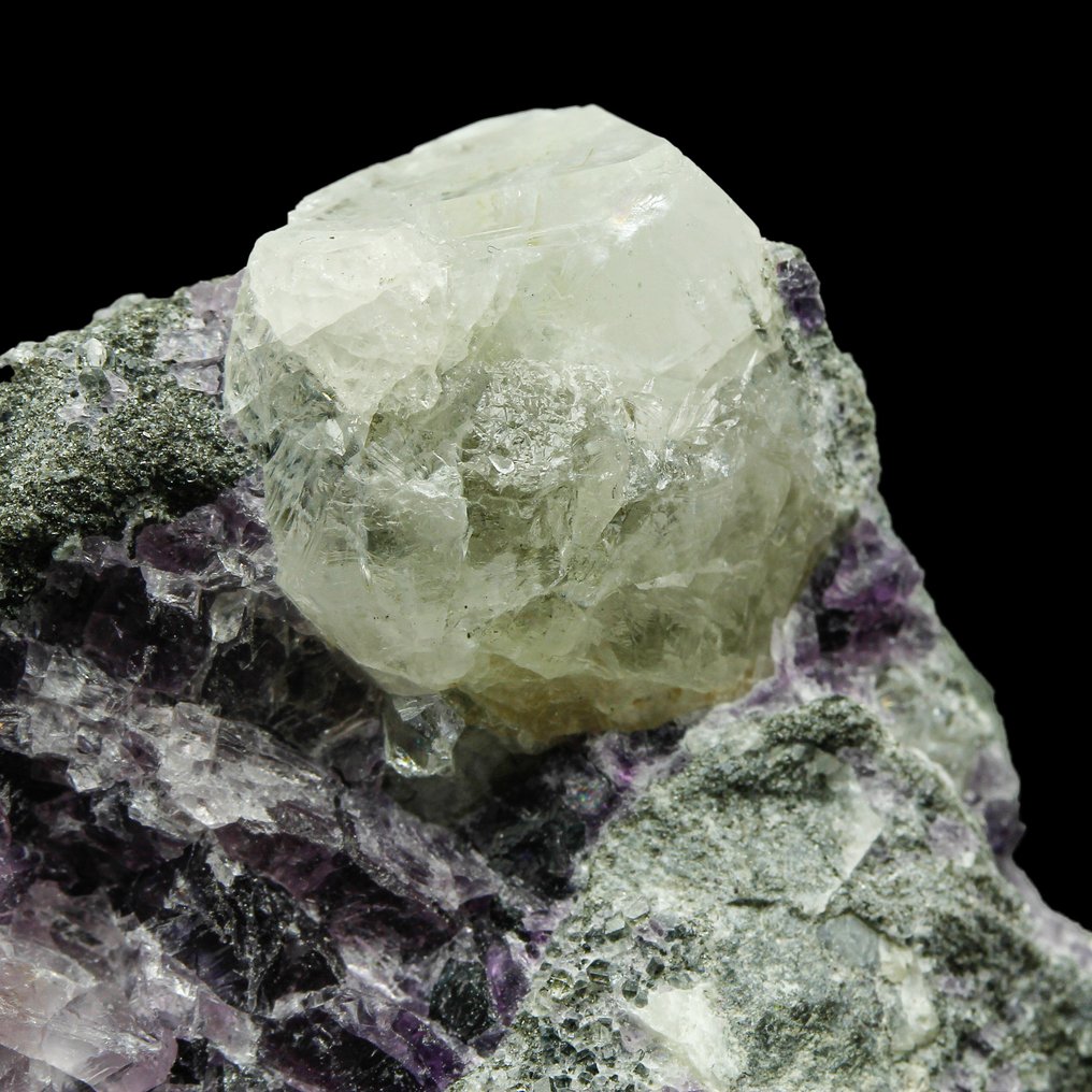 Extremely Rare Specimen PHENAKITE with Fluorite and Aquamarine | World’s Rarest Spiritual Gem Crystal - Height: 5 cm - Width: 3.5 cm- 45.3 g #1.0