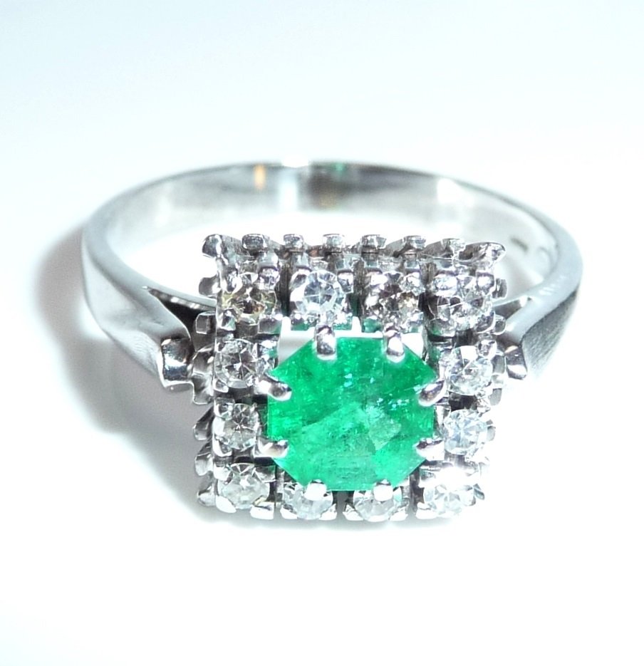 Ring - 14 karat Hvidguld - 0.86ct. tw. Diamant (Natur) - Smaragd - Fine Smaragd #1.0