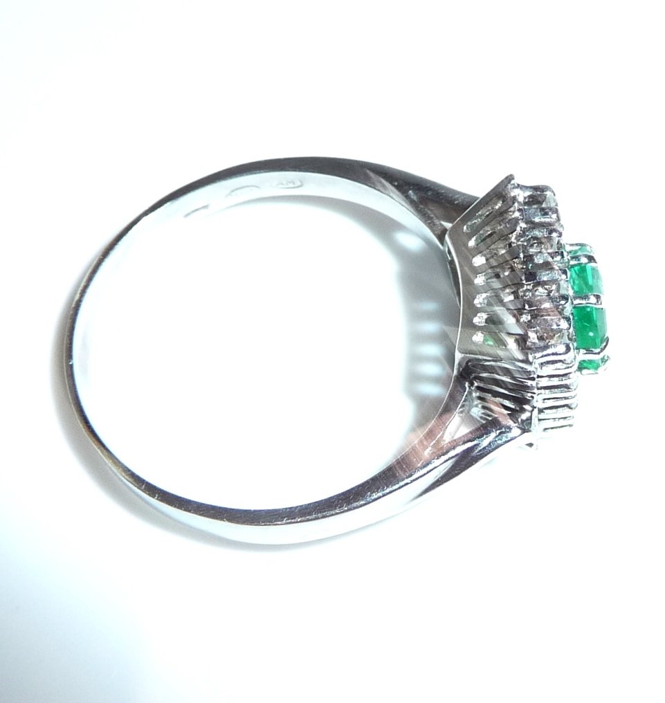 Ring - 14 karat Hvidguld - 0.86ct. tw. Diamant (Natur) - Smaragd - Fine Smaragd #3.2