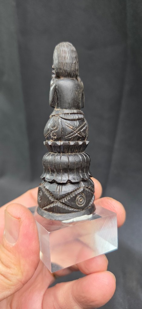 Real Curiosity cabinet piece - Bethel spatula handle on stand - Diorama - Indonesië #4.3