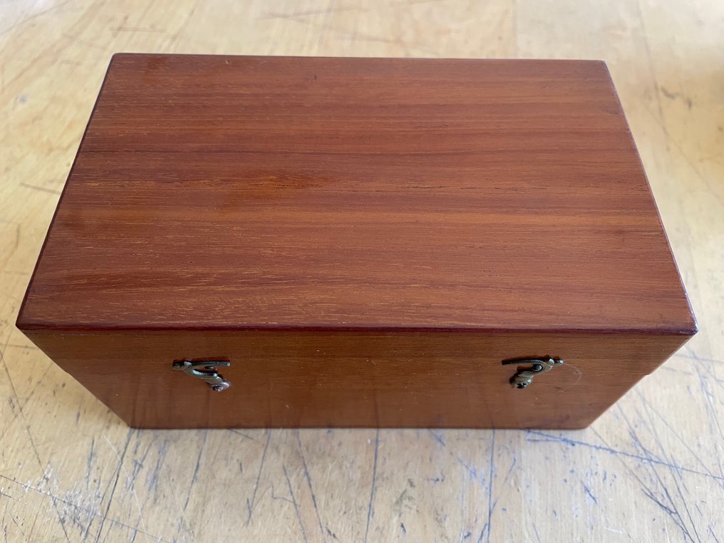 Monocular compound microscope - Conjunto de pequenas lentes de microscópio. - 1940-1950, 1950-1960 #3.2