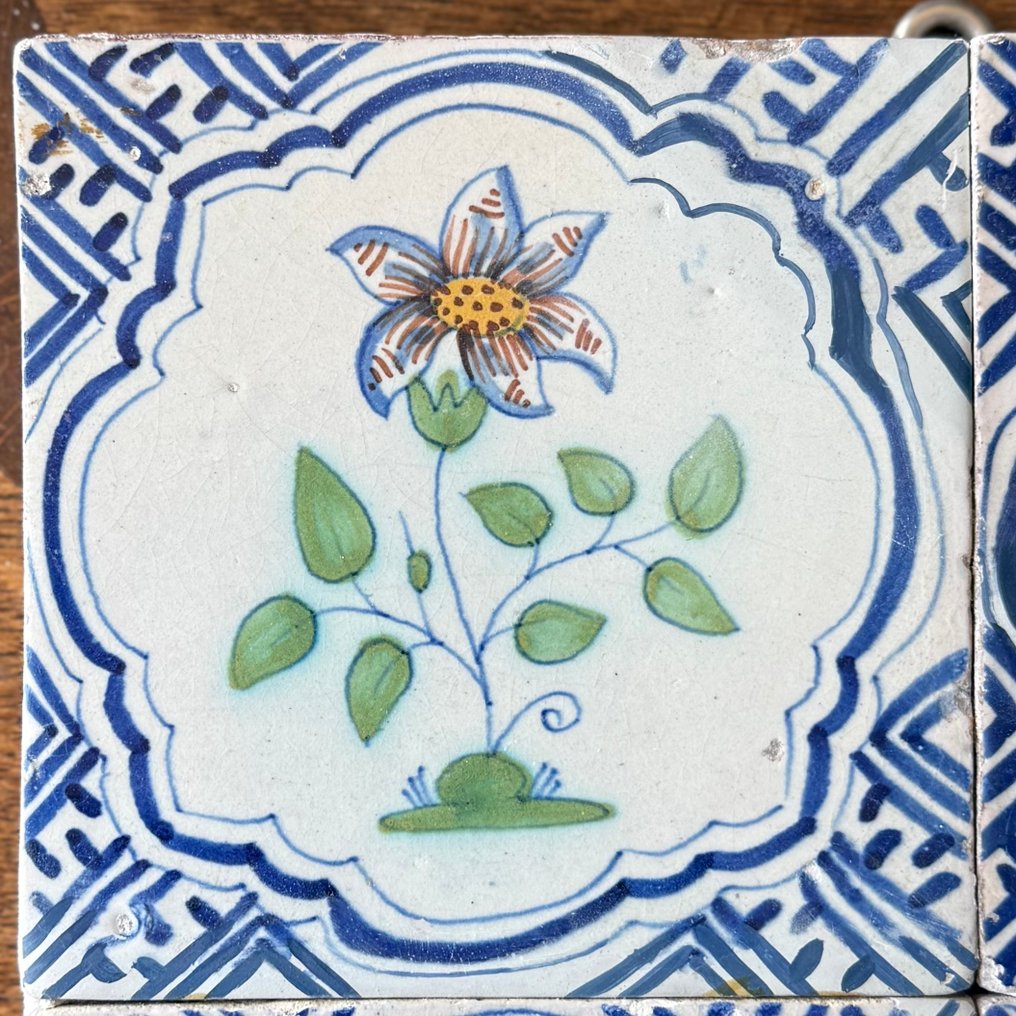  Tile (4) - Various flowers on 17th-century tiles - 1600-1650 - 17th-century Delft tiles  #1.0