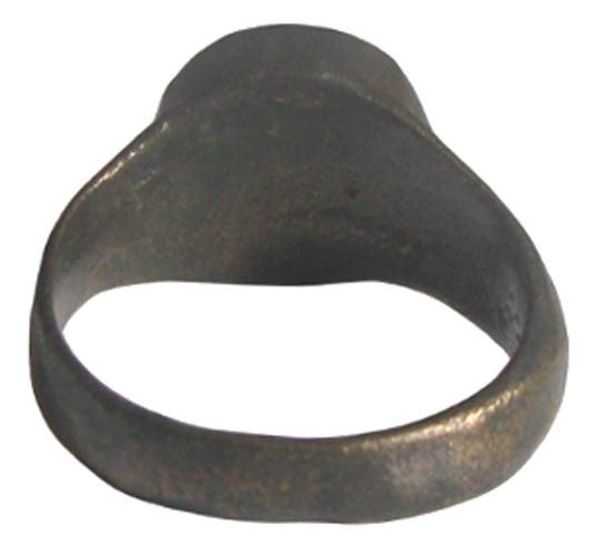 中世纪，十字军时代 黄铜色, 一枚刻有奇特且有趣设计的中世纪戒指，表圈直径18毫米，来自11至13世纪。 戒指  (没有保留价) #1.0