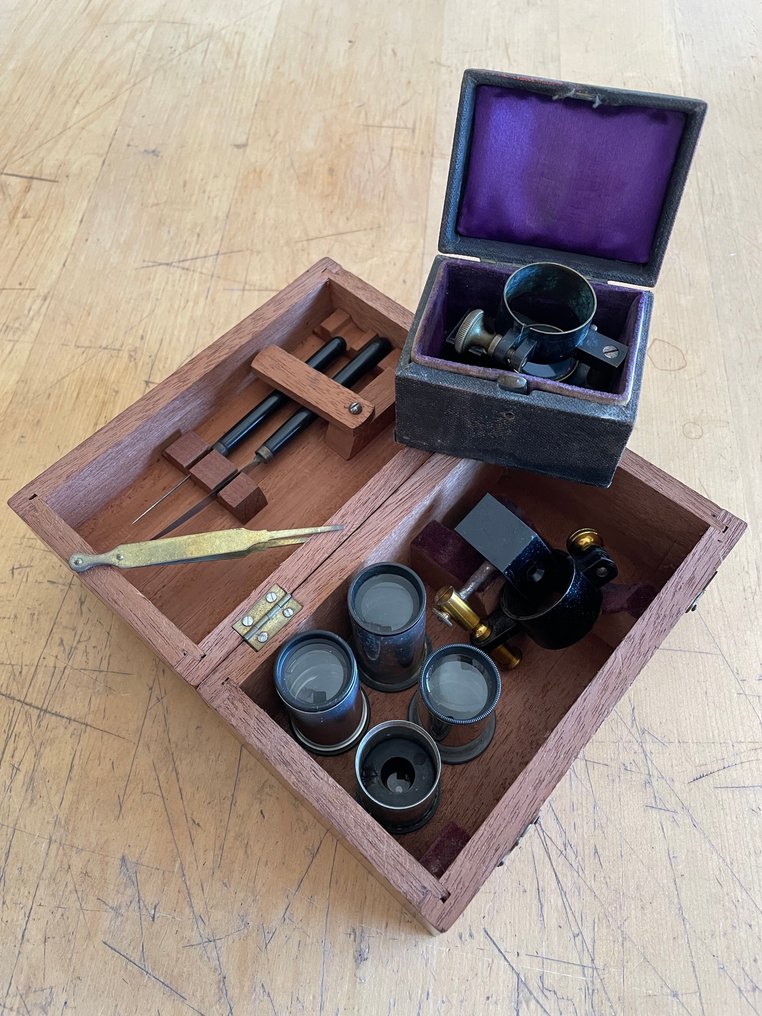 Monocular compound microscope - Conjunto de pequenas lentes de microscópio. - 1940-1950, 1950-1960 #1.0
