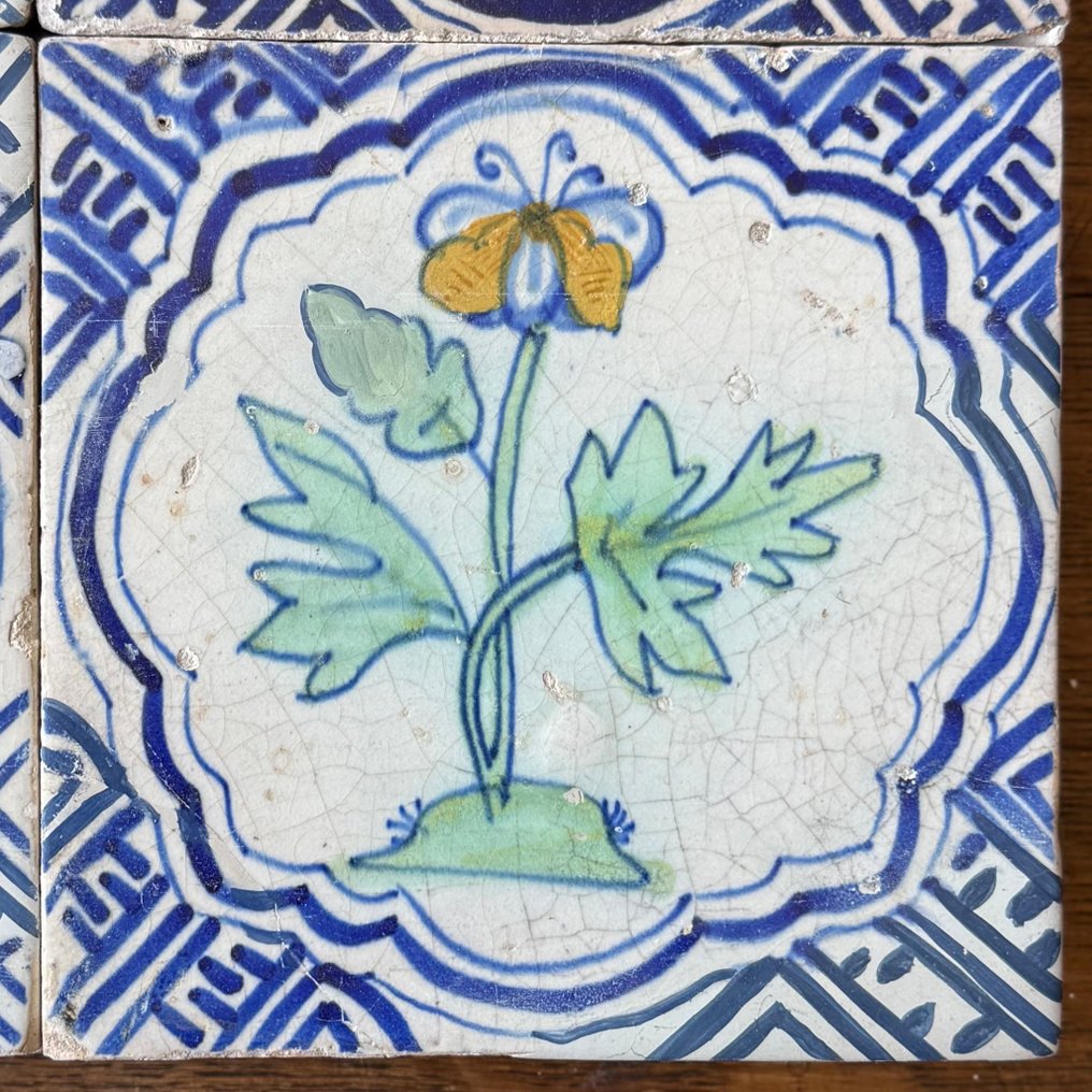  Tile (4) - Various flowers on 17th-century tiles - 1600-1650 - 17th-century Delft tiles  #3.2