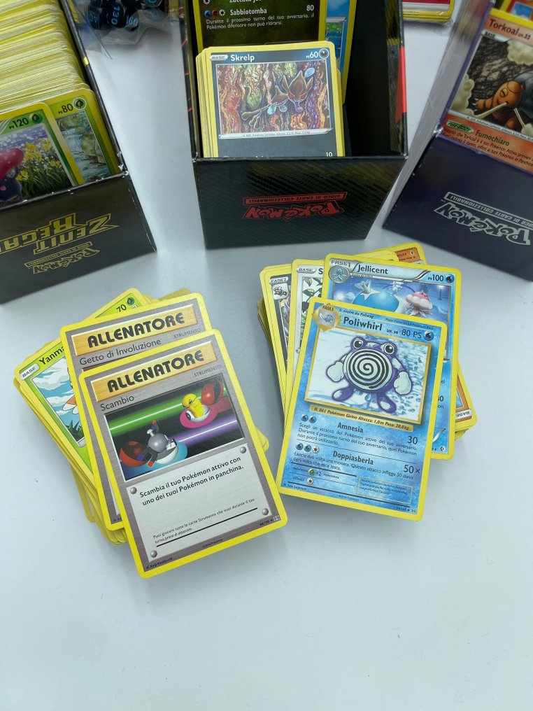 Pokémon - 2500 Mixed collection - Sword & Shield - Astral Radiance, Crown Zenith, Sword & Shield Base Set, Battle Styles, Brilliant Stars, Champion's Path, Celebrations, Chilling Reign, Darkness Ablaze, Fusion Strike, Evolving Skies, Pokémon GO, Lost Origin, Silver Tempest, Rebel Clash, Vivid Voltage, Shining Fates #1.0