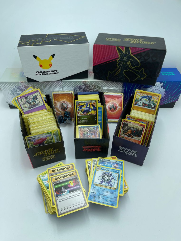 Pokémon - 2500 Mixed collection - Sword & Shield - Astral Radiance, Crown Zenith, Sword & Shield Base Set, Battle Styles, Brilliant Stars, Champion's Path, Celebrations, Chilling Reign, Darkness Ablaze, Fusion Strike, Evolving Skies, Pokémon GO, Lost Origin, Silver Tempest, Rebel Clash, Vivid Voltage, Shining Fates #1.0