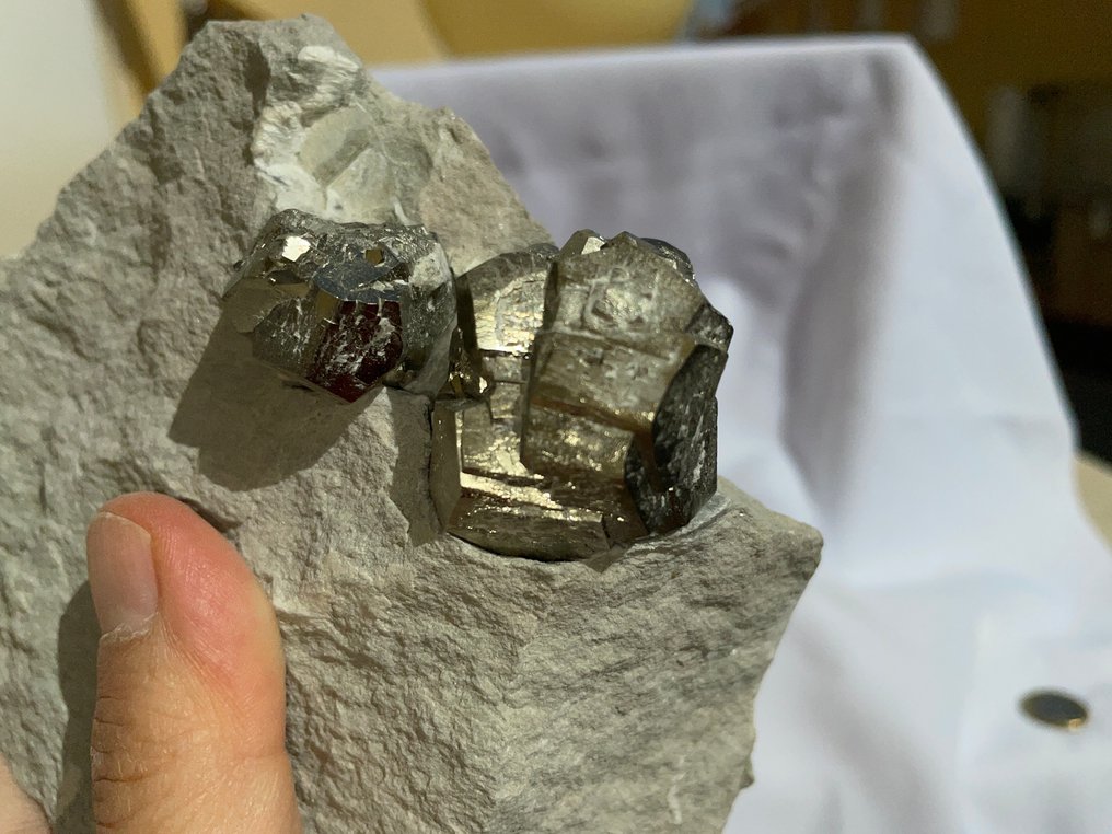 Pyrite Cristale pe matrice - Înălțime: 120 mm - Lățime: 150 mm- 1235 g - (1) #3.2