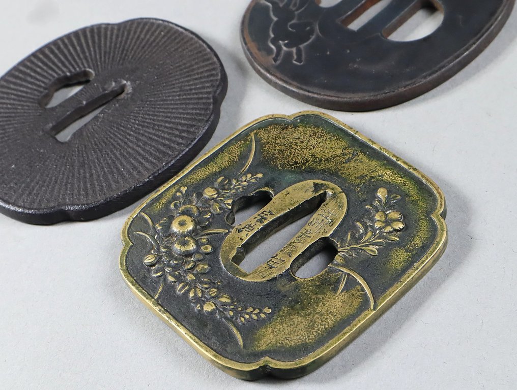 Tsuba Sword Guards -  Replica of Souten (宗典), Horses in Relief and Mokko Shape with Radiating Line - Japan - 20th century (No Reserve Price) #1.0