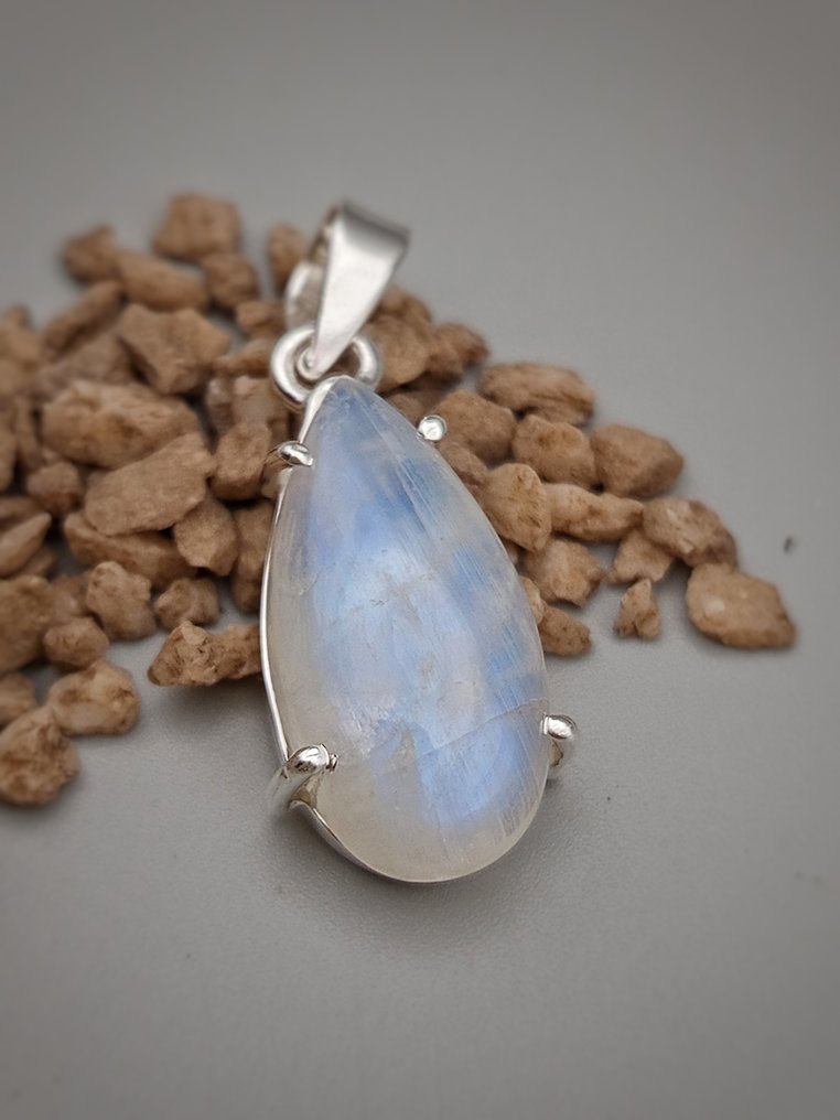 Unique piece jewelry in 925 silver with Moonstone, top quality. - Height: 35 mm - Width: 15 mm- 7 g - (1) #3.2