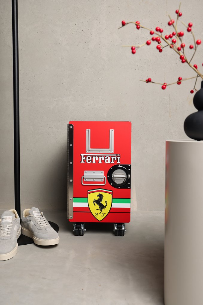 TrapTrading - Flyvogne  - Ferrari, skibsbriks, container, natbord, sidebord. - 2020+ - Ferrari-møbler #1.0