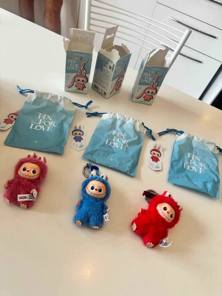 Pop Mart - Toy PIN FOR LOVE - 2010-2020 - China #3.2