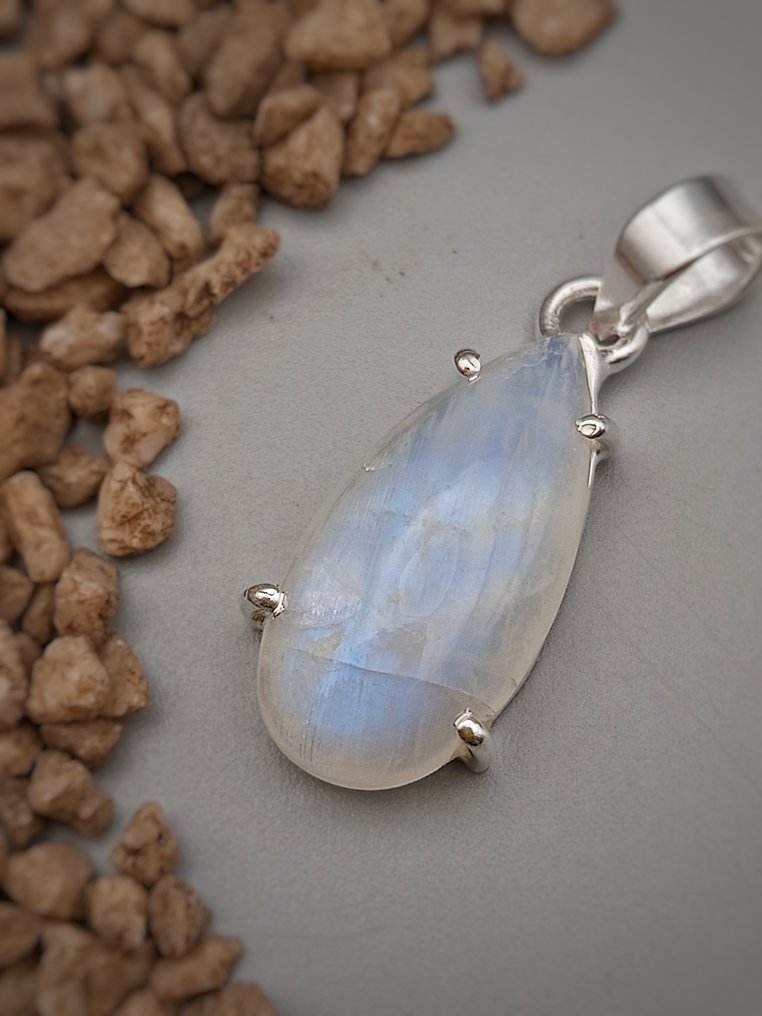 Unique piece jewelry in 925 silver with Moonstone, top quality. - Height: 35 mm - Width: 15 mm- 7 g - (1) #1.0