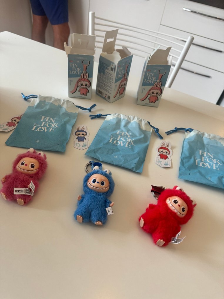 Pop Mart - Toy PIN FOR LOVE - 2010-2020 - China #2.1