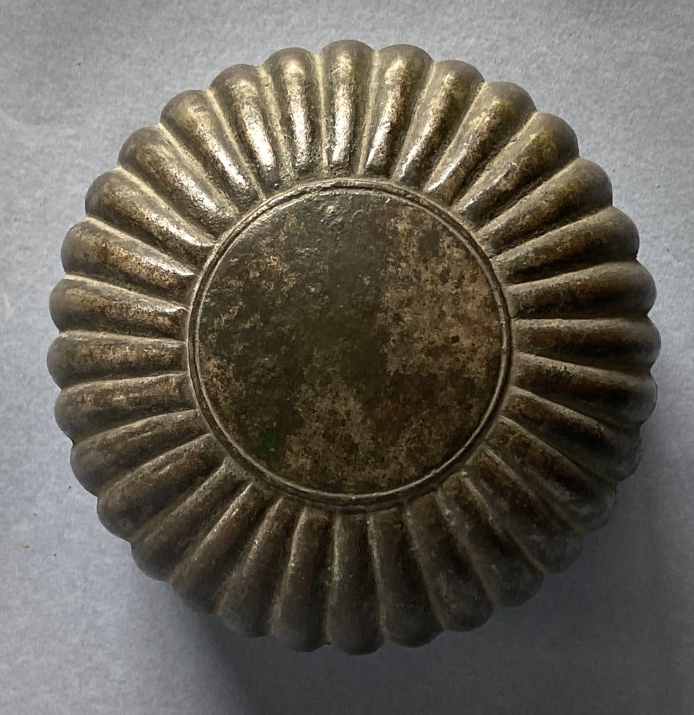 Pronssinen monilobulinen laatikko (pān-dān), Mughal-Intiasta, myöhäinen 1600-luku–alku 1700-luku - Pān-dān - Mughal - Intia #2.1