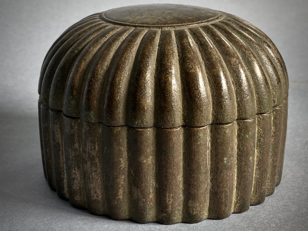 Pronssinen monilobulinen laatikko (pān-dān), Mughal-Intiasta, myöhäinen 1600-luku–alku 1700-luku - Pān-dān - Mughal - Intia #3.2