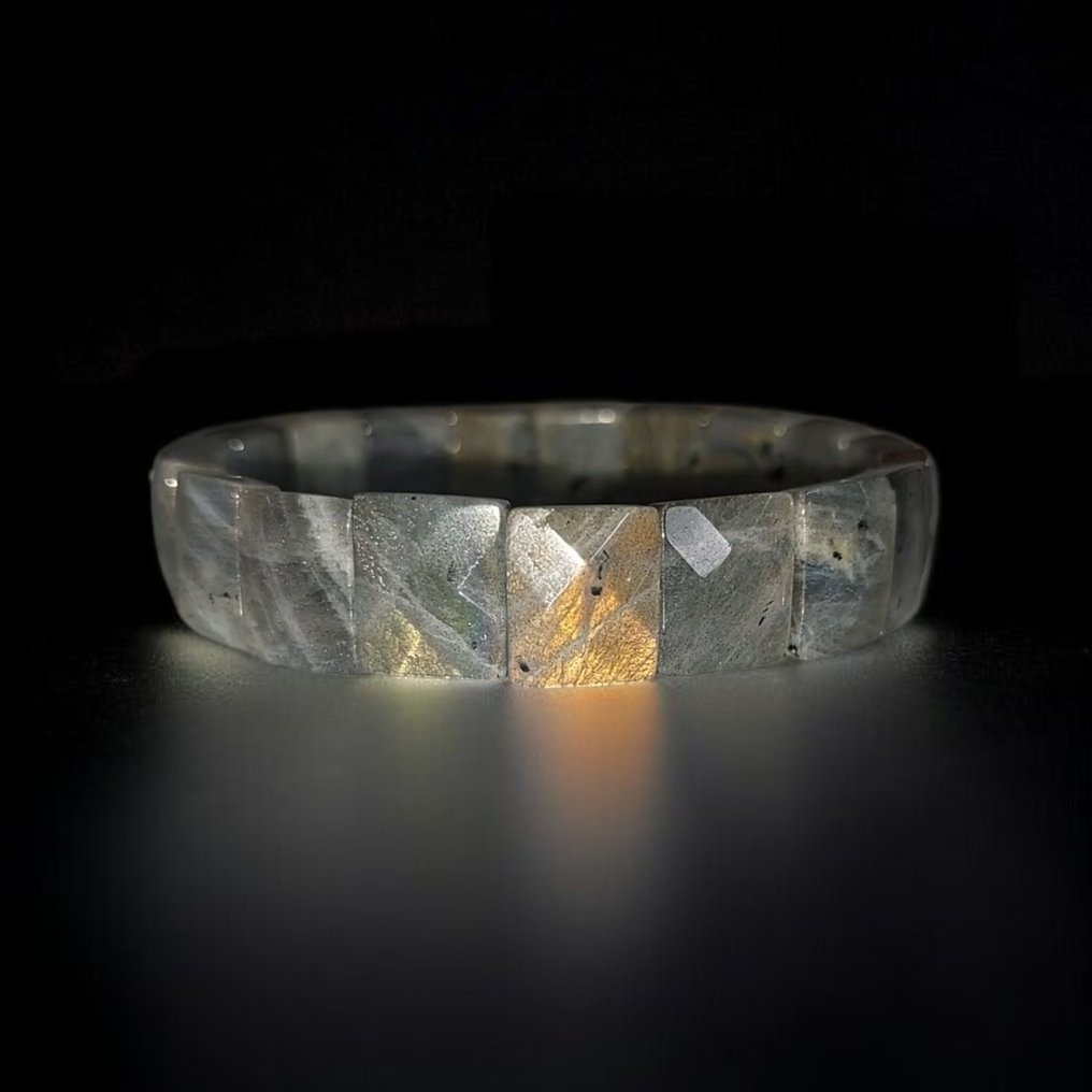 来自芬兰的稀有拉布拉多石光谱石。 未处理的天然矿物，切面珍珠。 - 高度: 1.3 cm - 宽度: 0.4 cm- 28 g - (1) #1.0