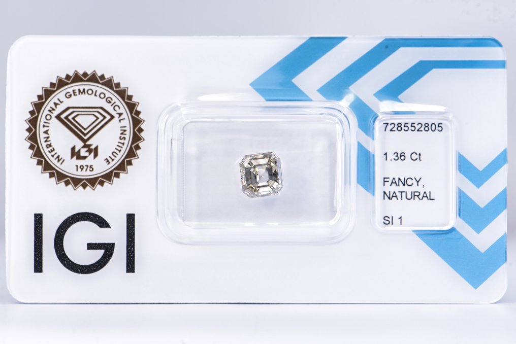 Ingen reservasjonspris - 1 pcs Diamant (Naturfarget) - 1.36 ct - Smaragd - Fancy Grå, Oransje Gul - SI1 - Det internasjonale gemologiske institutt (IGI) - VG #1.0
