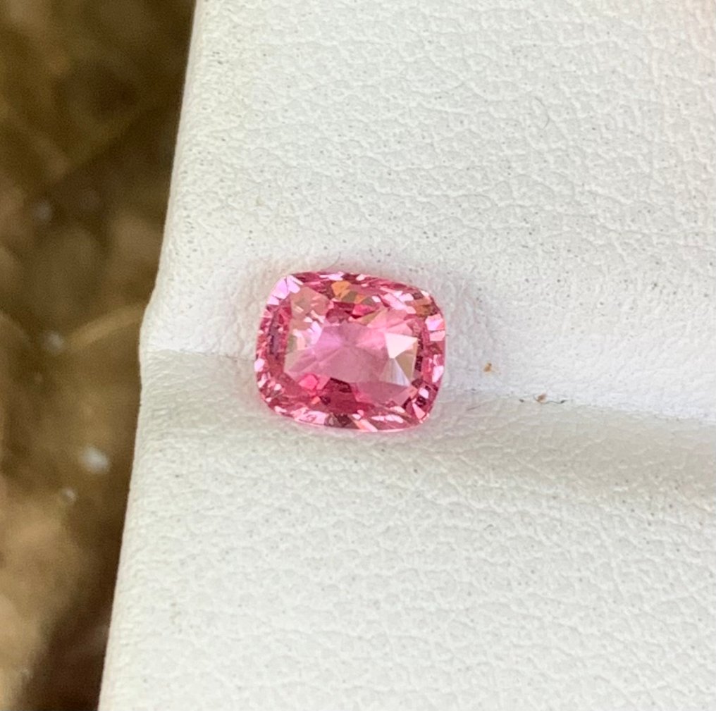 1 pcs 粉色, 橙色 藍寶石 - 1.13 ct - Asian Institute of Gemological Sciences (AIGS) - 令人惊叹的顶级帕德拉扎 #1.0