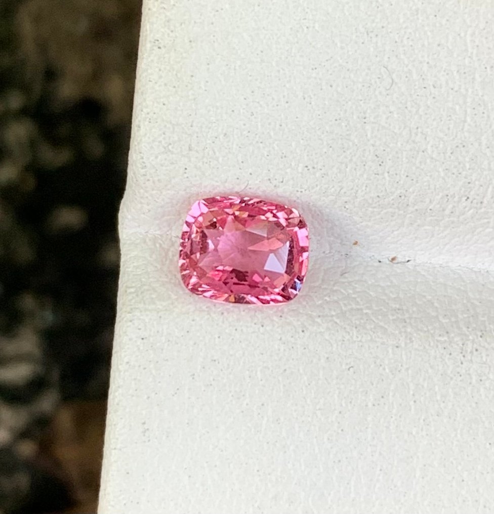 1 pcs 粉色, 橙色 藍寶石 - 1.13 ct - Asian Institute of Gemological Sciences (AIGS) - 令人惊叹的顶级帕德拉扎 #1.0