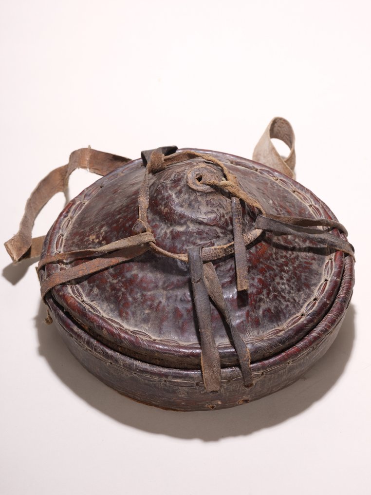 Injera储存篮（Agelbel）——埃塞俄比亚哈拉里——稻草与皮革——直径22厘米 - 衣索匹亞  (沒有保留價) #2.1