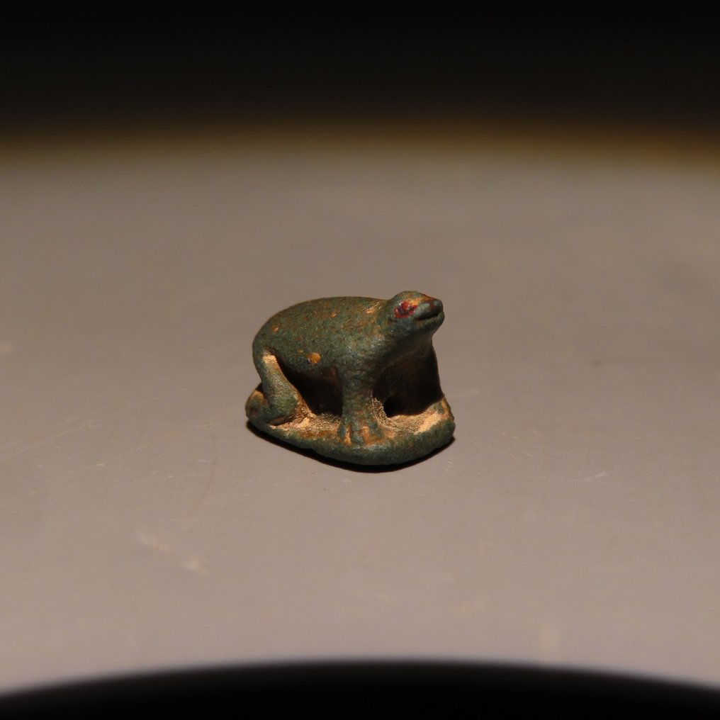 古埃及 Faience 护符。晚期，公元前664年至公元前332年。长度1.2厘米。 #3.2