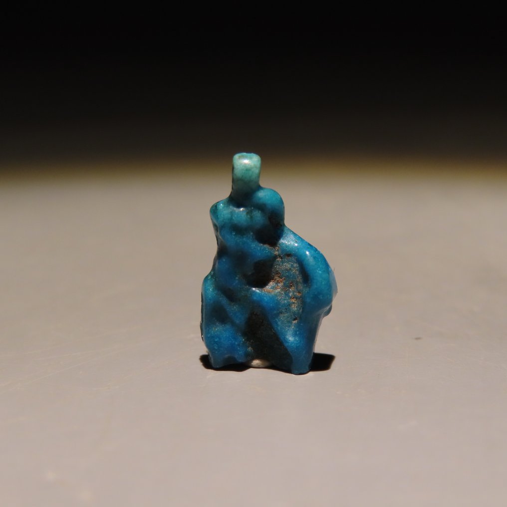 古埃及 Faience 护符。晚期,公元前664-332年。高1.5厘米。 #1.0