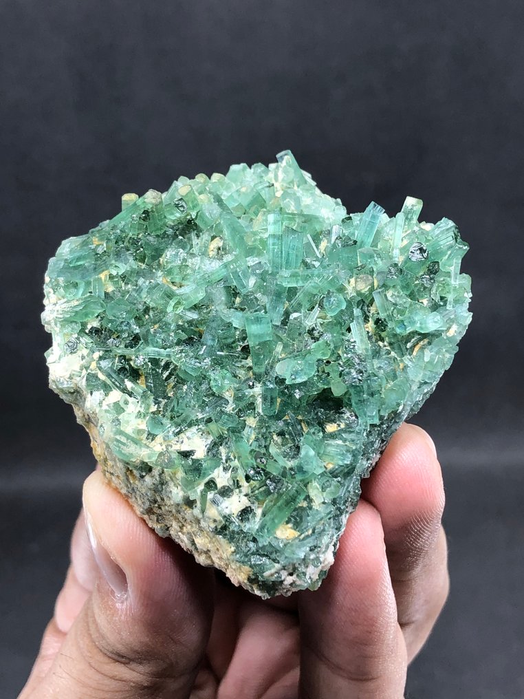 Un cluster di cristalli estetico di tormalina color mare. Cluster di cristallo - Altezza: 64 mm - Larghezza: 48 mm- 118.64 g - (1) #1.0