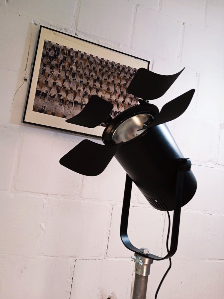 Gulvlampe på trefod - Vintage reflektorlampe - Aluminium, Messing, Stål, Legering #2.1