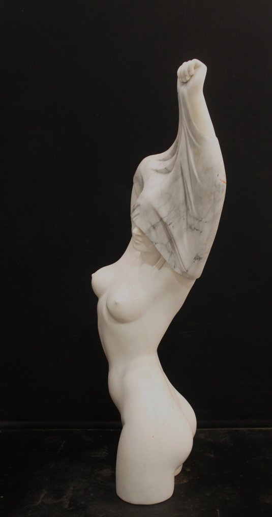 Γλυπτό, Donna che si spoglia - 115 cm - Μάρμαρο #1.0