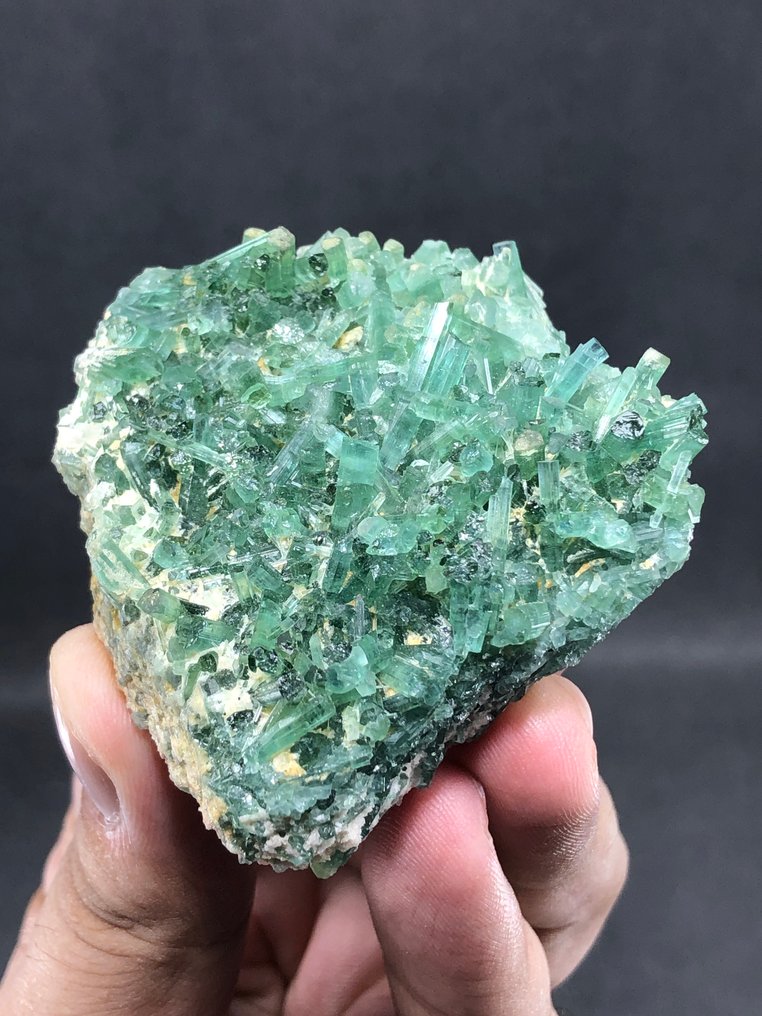 Un cluster di cristalli estetico di tormalina color mare. Cluster di cristallo - Altezza: 64 mm - Larghezza: 48 mm- 118.64 g - (1) #3.2