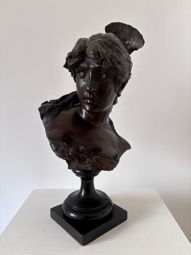 probably Davide Calandra (1856-1915) - signature partially visible - Veistos, Carmen - 27.5 cm - Pronssi #1.0