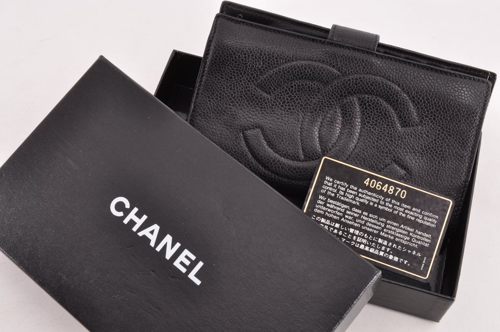 Chanel - Lang tegnebog #1.0