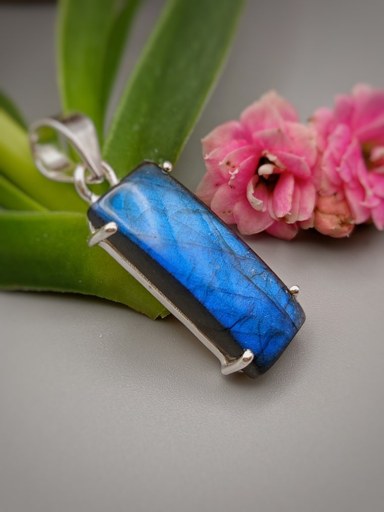 独一无二的925纯银珠宝，配以顶级蓝色拉布拉礦石 - 高度: 40 mm - 宽度: 10 mm- 7.4 g - (1) #3.2