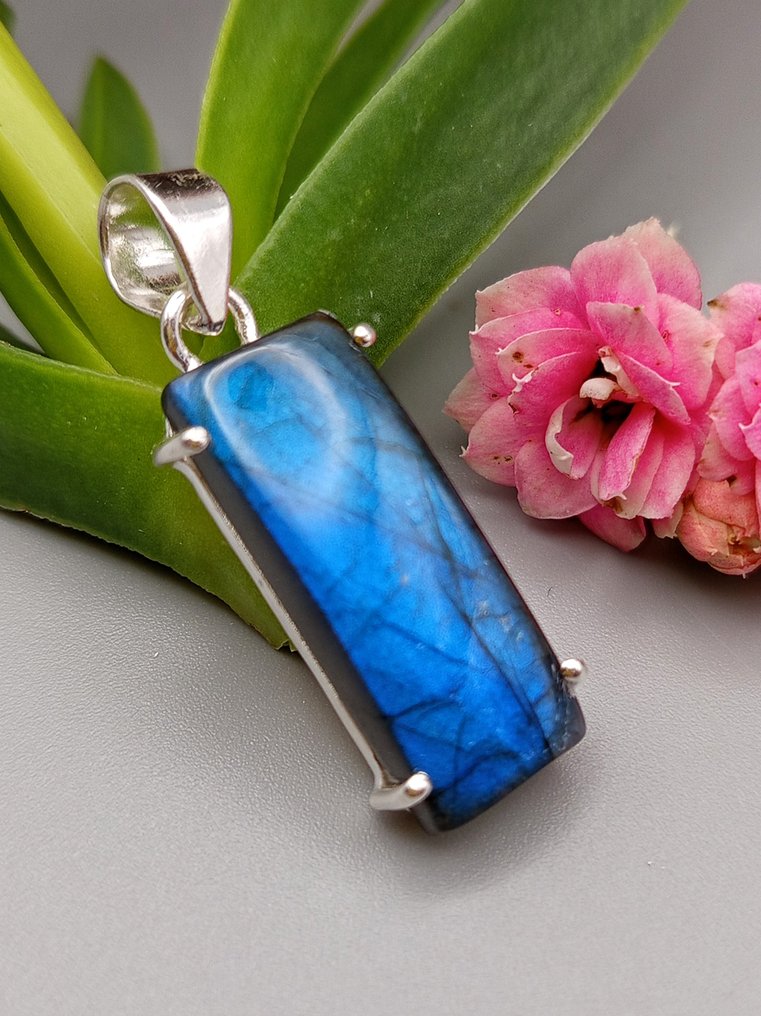 独一无二的925纯银珠宝，配以顶级蓝色拉布拉礦石 - 高度: 40 mm - 宽度: 10 mm- 7.4 g - (1) #1.0