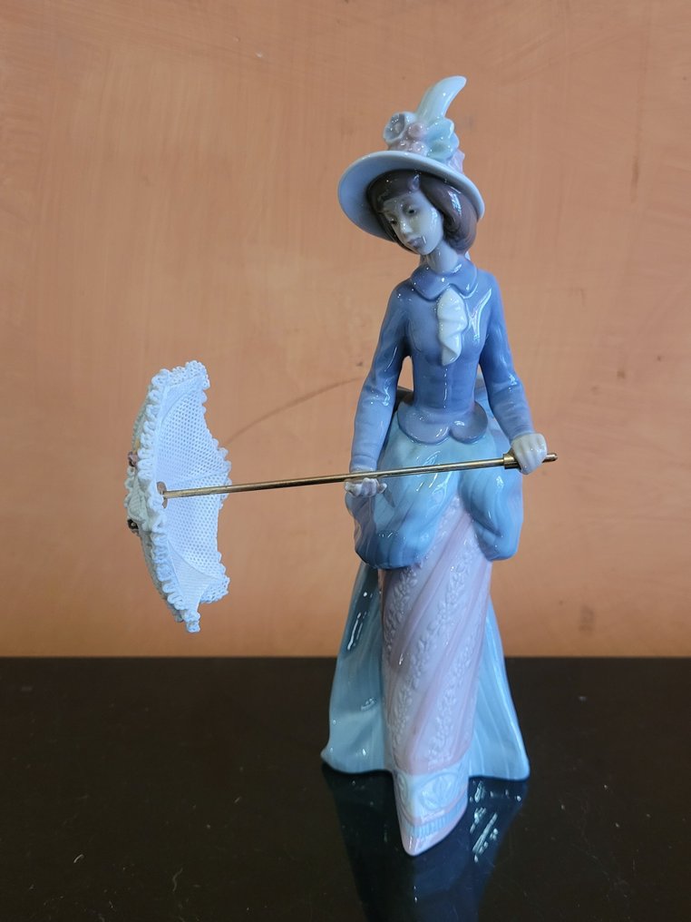 Lladró - 雕像 - Donna che apre l'ombrello - 瓷 #1.0