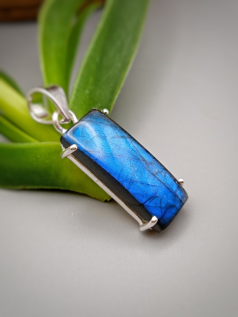 独一无二的925纯银珠宝，配以顶级蓝色拉布拉礦石 - 高度: 40 mm - 宽度: 10 mm- 7.4 g - (1) #4.3