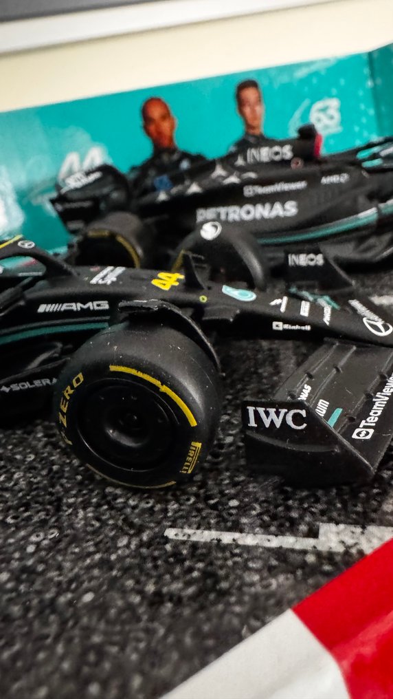 Bburago 1:43 - Model car (2) - 2-Car Set Hamilton #44 & Russell #63 - Formula 1 2023 - Limited Series #3.2