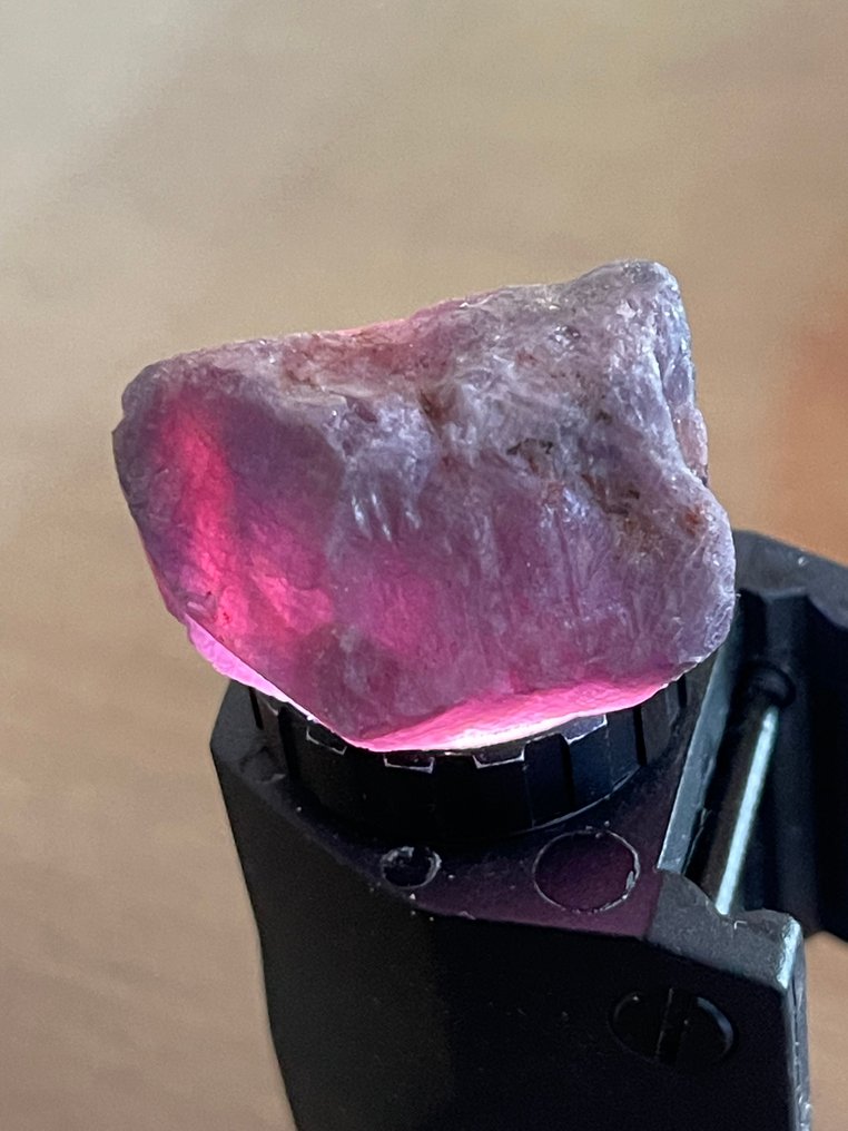 Ζαφείρι Εξαιρετικός πραγματικός κόκκινος/μωβ σάπφειρος! 100% φυσικός, εξαιρετικά σπάνιος. 113 Ct. εξάγωνη - Ύψος: 26 mm - Πλάτος: 18 mm- 22.6 g #3.2