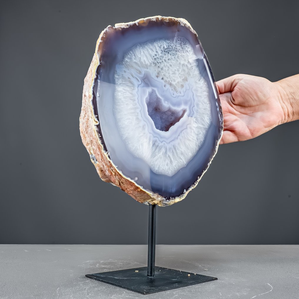 Achat-Druse på metalstativ – Et vindue ind i jordens dyb Et vindue ind i den hemmelighedsfulde dybde af naturen.- 5800.33 g #1.0