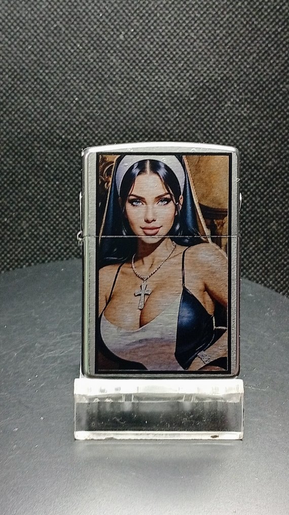 Zippo - 芝宝 - sexy Nonne 2 - 没有保留价 - 口袋打火机 - 黄铜, 钢 #1.0