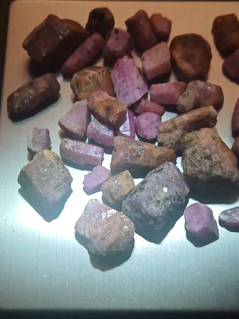 Ruby Crystals - Height: 15 mm - Width: 10 mm- 31 g - (30) #4.3