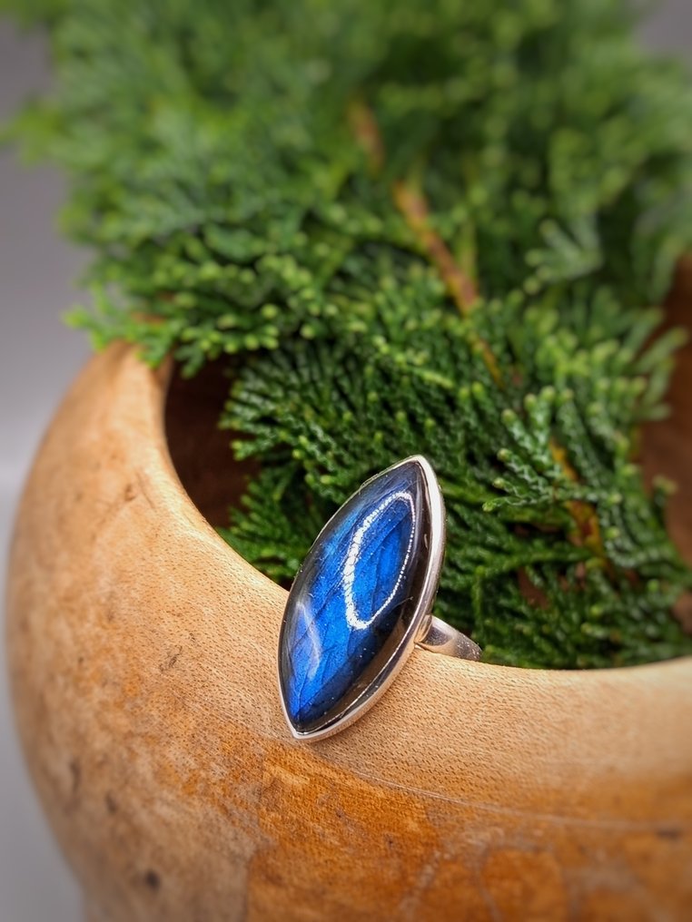 Unique Piece 925 Silver Ring with Blue Labradorite, Top Quality, 30x17- 7.1 g - (1) #3.2