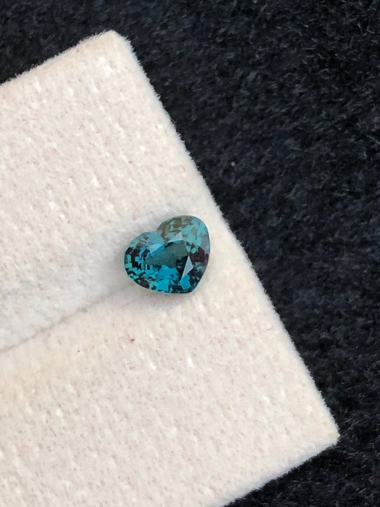 沒有保留價 - 1 pcs 藍色, 綠色 藍寶石 - 0.94 ct - 國際有色寶石協會 (ICA GemLab) #3.2