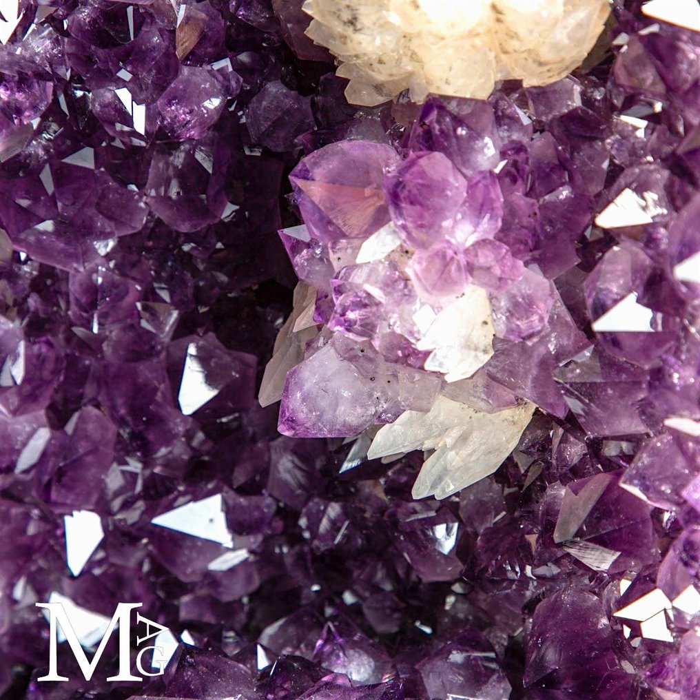 Wonder of Nature - Amethyst Geode - Natural Deep Purple Cave - Cathedral - Height: 52 cm - Width: 25 cm- 30.6 kg #2.1