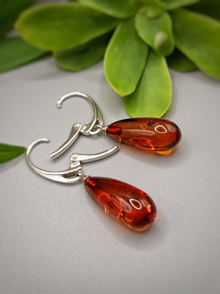 Par de brincos únicos em prata 925 com âmbar báltico cognac de alta qualidade. - Altura: 20 mm - Largura: 10 mm- 4.4 g - (1) #1.0