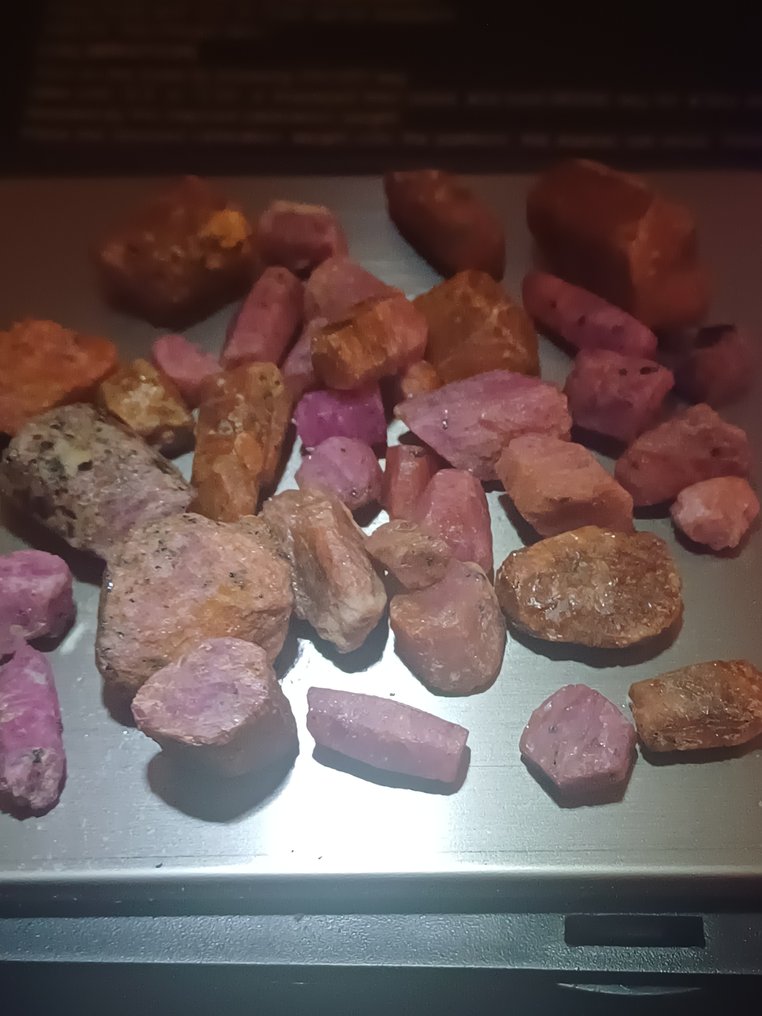 Ruby Crystals - Height: 15 mm - Width: 10 mm- 31 g - (30) #3.2