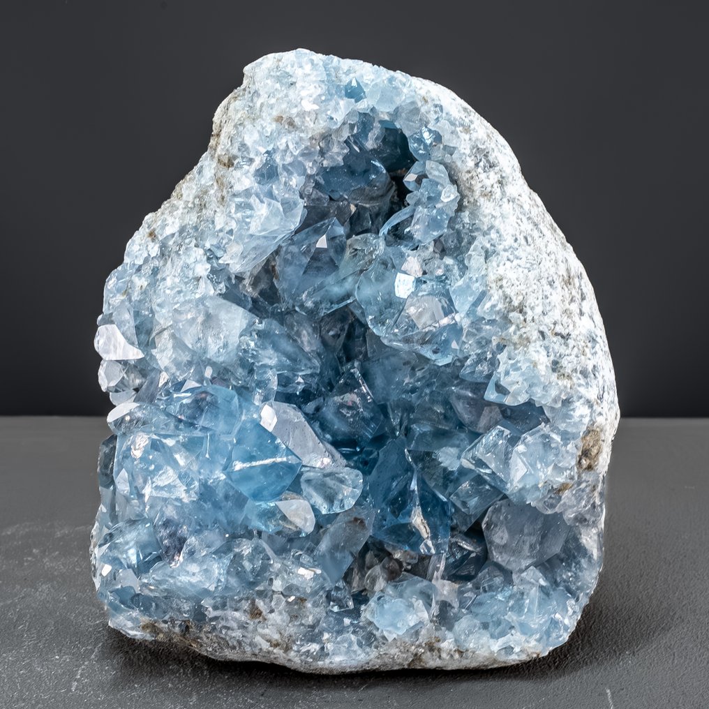 Calma celestial – drusa de celestina com azul intenso e crescimento cristalino natural Geodes- 4874.33 g #1.0