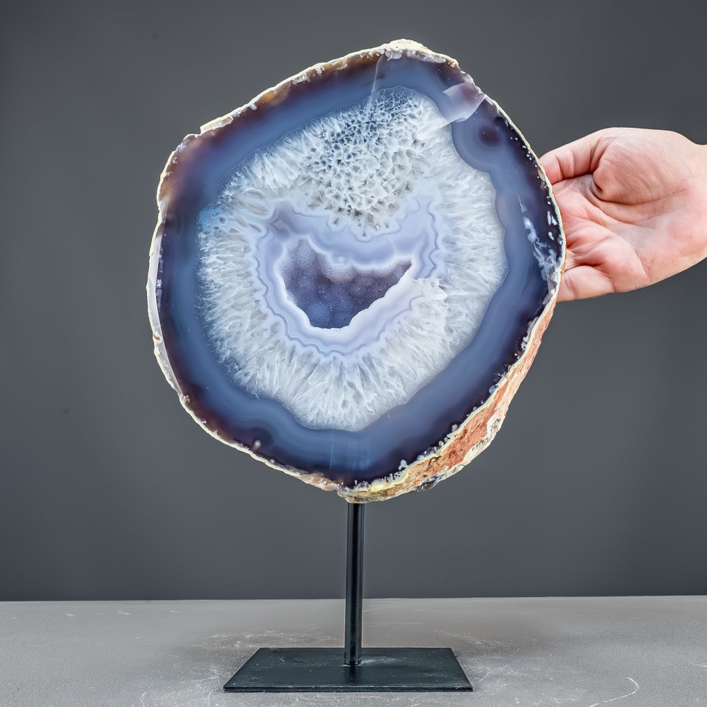 Achat-Druse på metalstativ – Et vindue ind i jordens dyb Et vindue ind i den hemmelighedsfulde dybde af naturen.- 5800.33 g #1.0