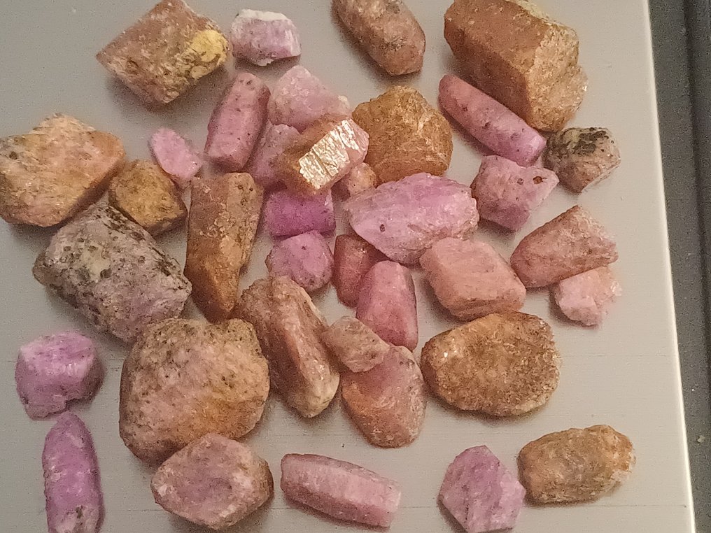 Ruby Crystals - Height: 15 mm - Width: 10 mm- 31 g - (30) #1.0